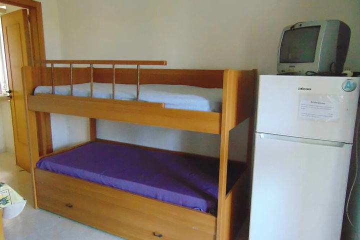 Room 4 of 18