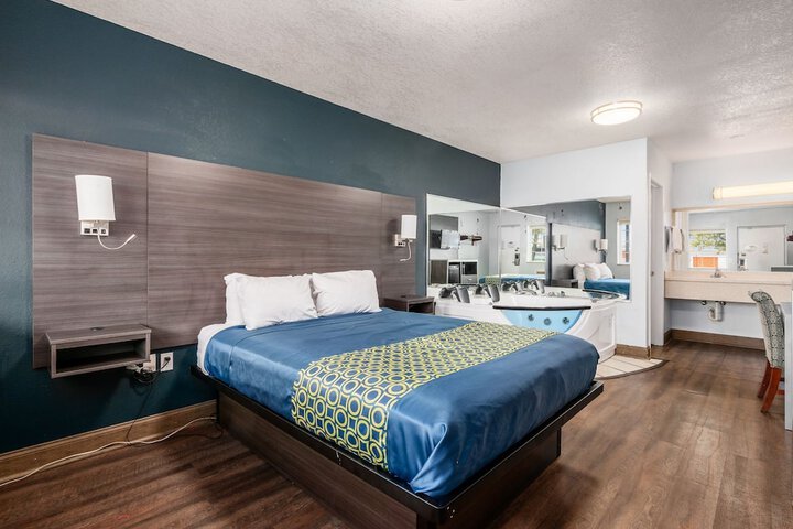 1 Queen Bed (14 of 31)