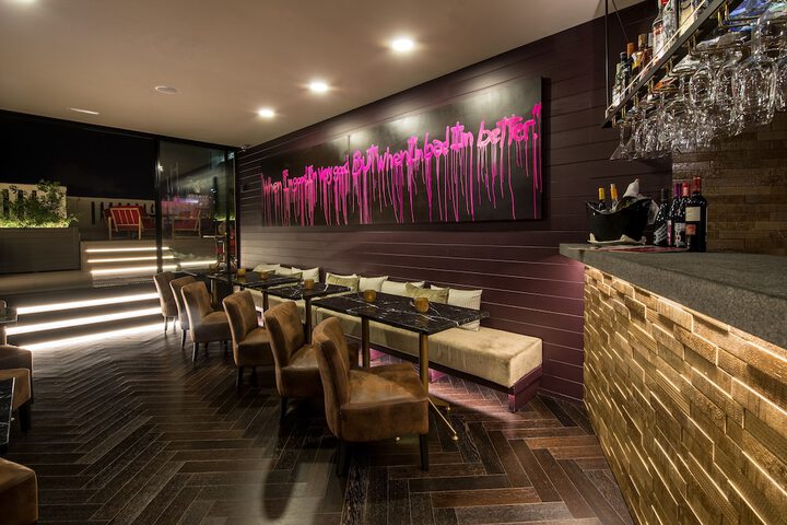 Lounge 42 of 54