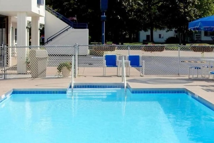 Pool 21 of 24