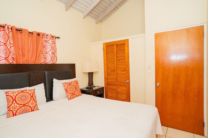 Room 34 of 147