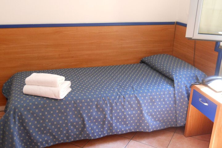 Room 7 of 37