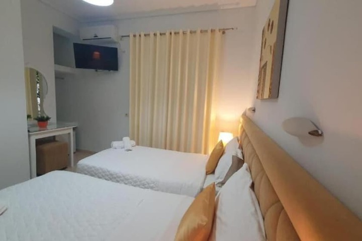 Room 25 of 106