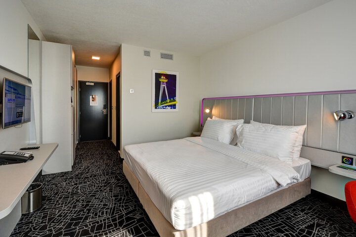 Room 16 of 50
