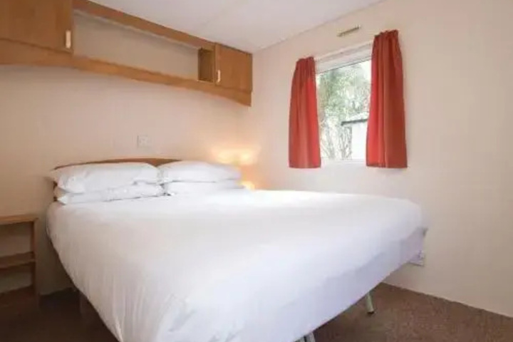 Room 2 of 9