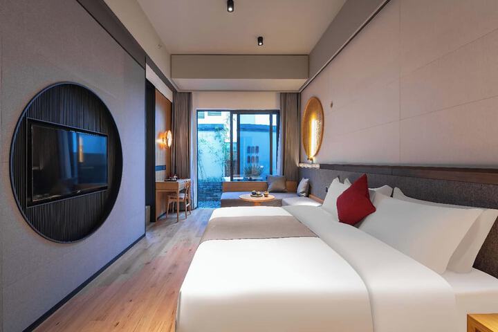 Room 15 of 127