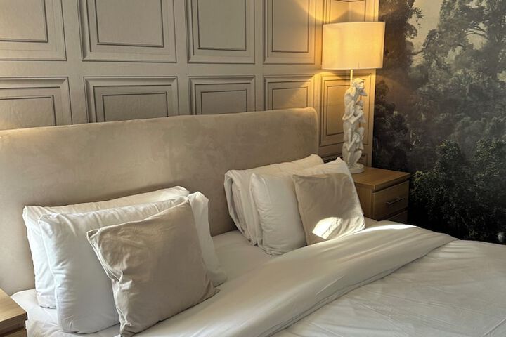 Room 44 of 171
