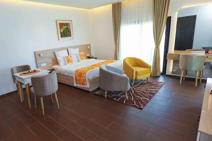 Room 32 of 156
