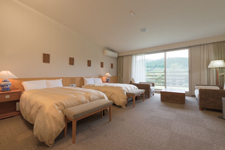 Room 5 of 76