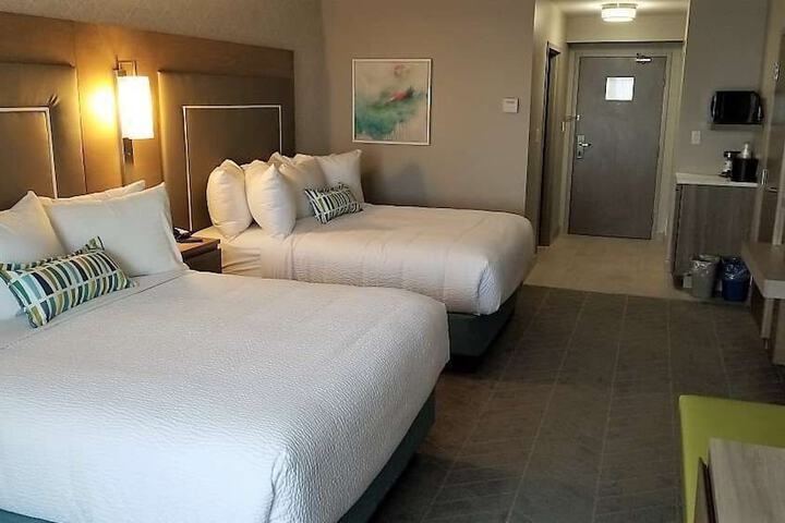 Room 6 of 74