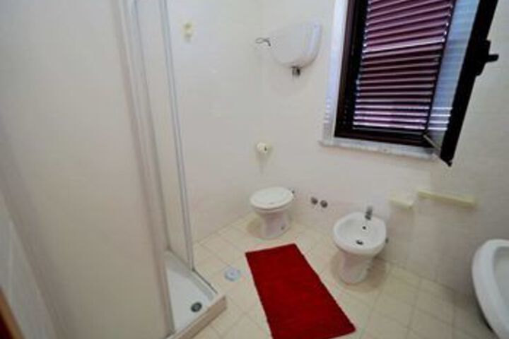 Room 5 of 23