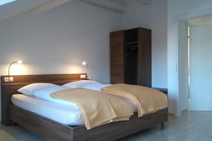 Room 7 of 251