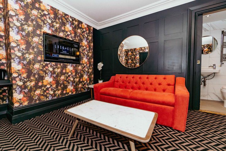 Room 67 of 106