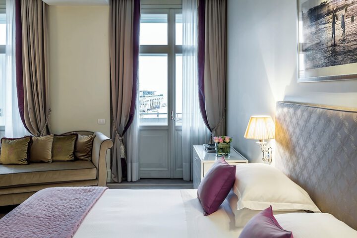 Room 42 of 100