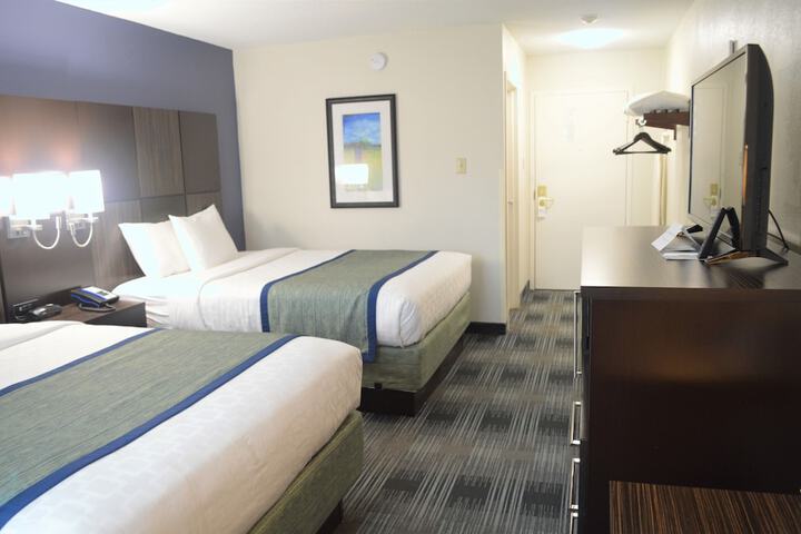 2 Queen Beds (3 of 11)