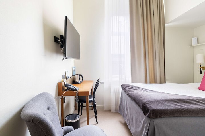Room 43 of 141
