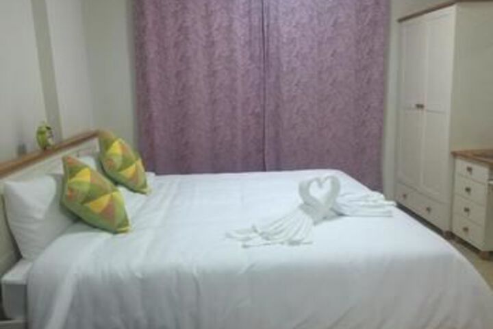 Room 13 of 28