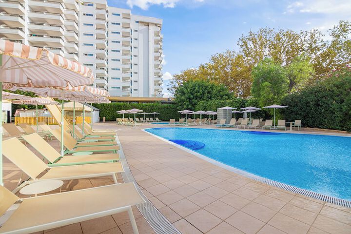 Hotel with Pool