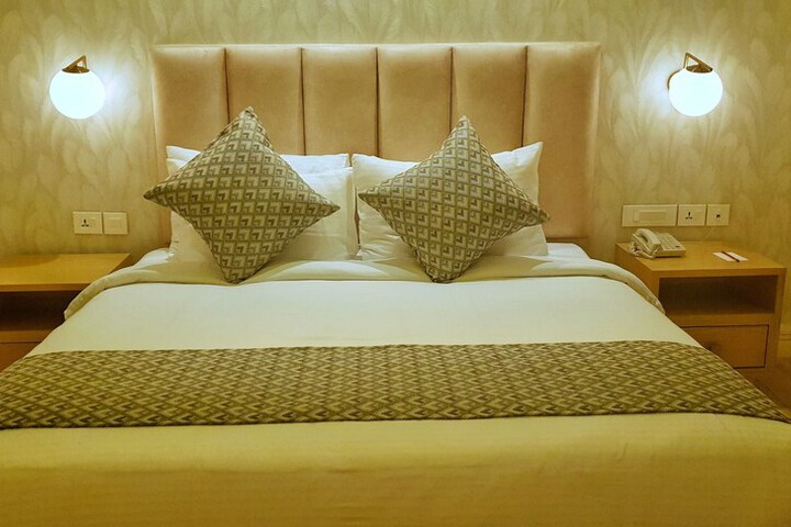 Room 3 of 33