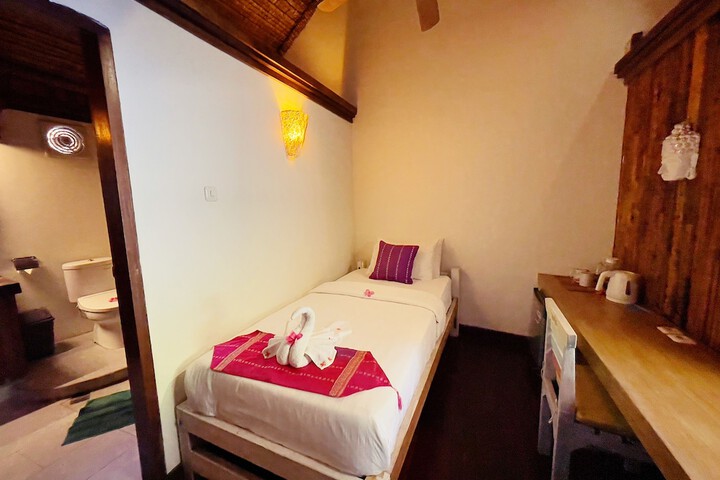 Room 30 of 82