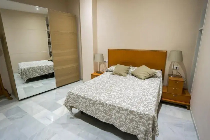 Room 5 of 11