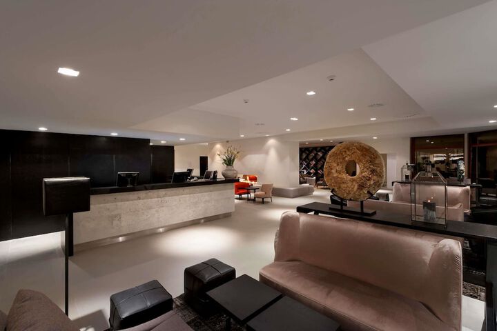 Entrance & Lobby