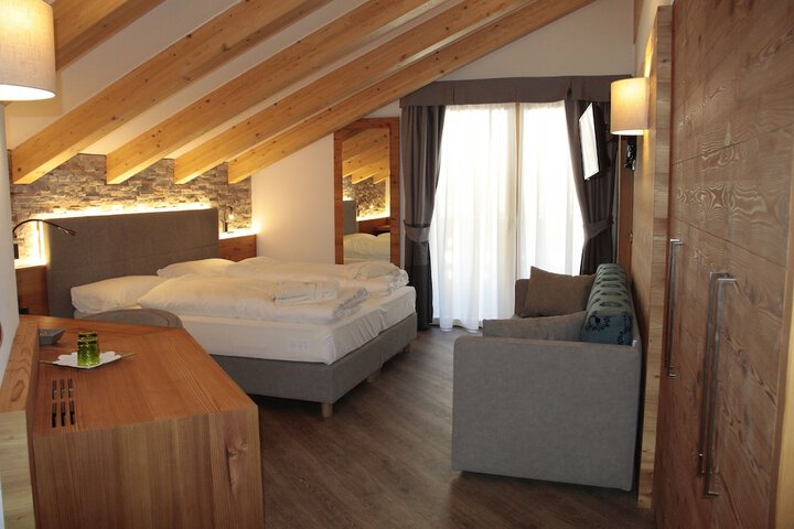 Room 8 of 32