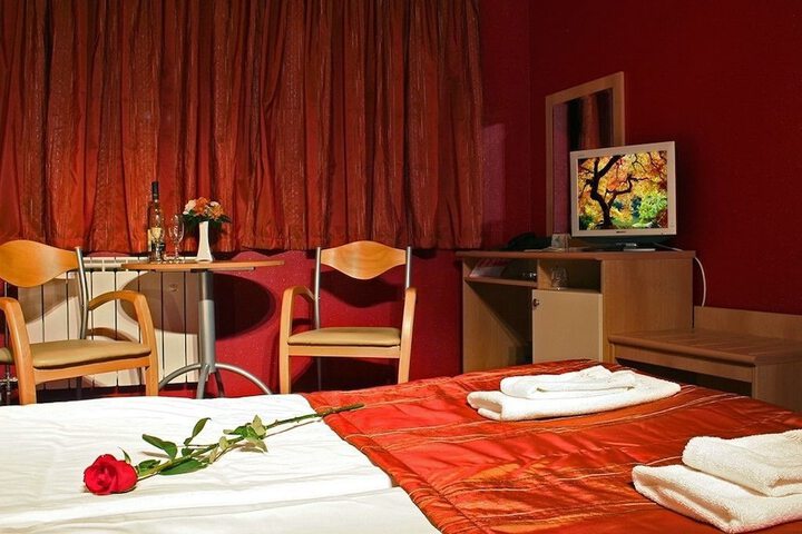 Room 8 of 38