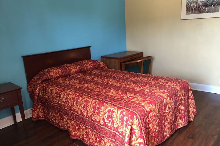 Room 7 of 18