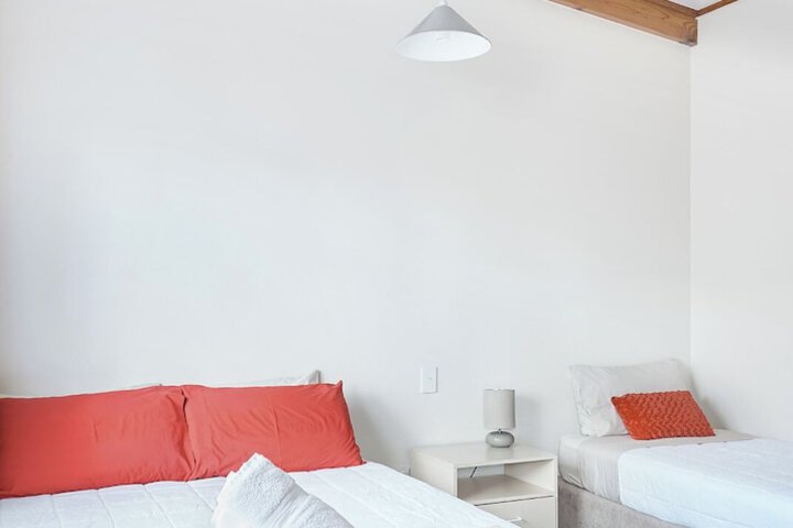Room 4 of 33