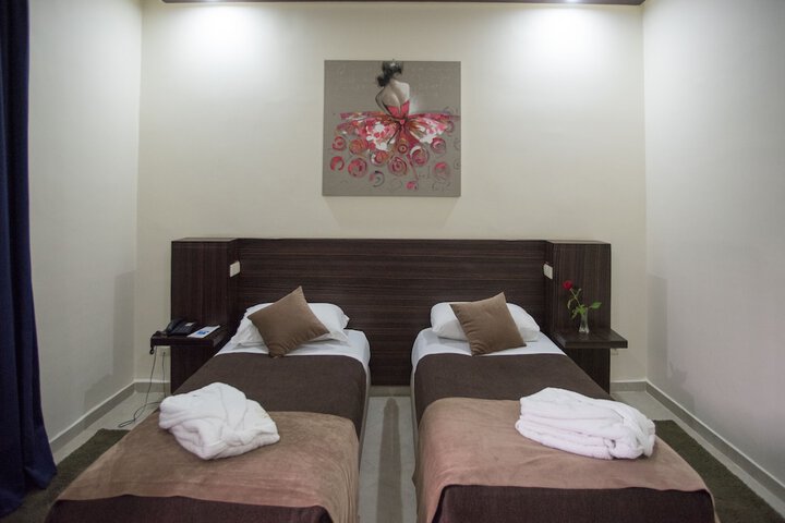 Room 12 of 37
