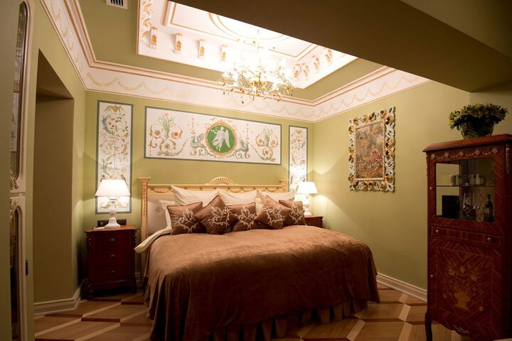 Room 12 of 94