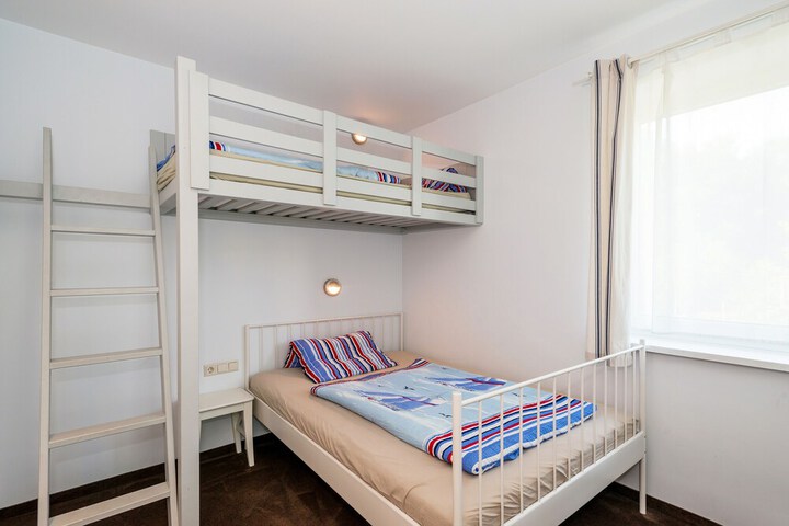 Room 15 of 98