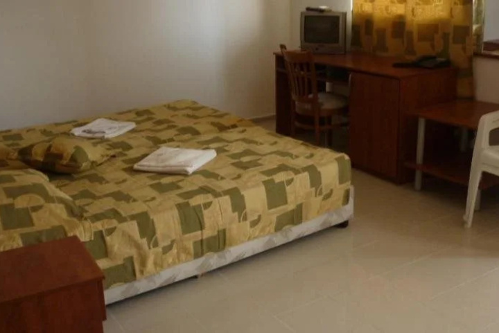 Room 5 of 13