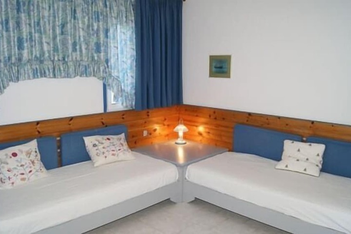 Room 8 of 43