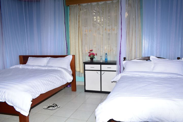 Room 4 of 25