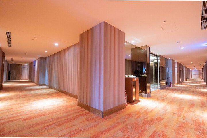 Ballroom/Hall 35 of 44