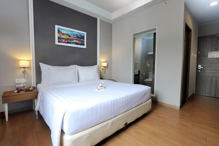 Room 4 of 32