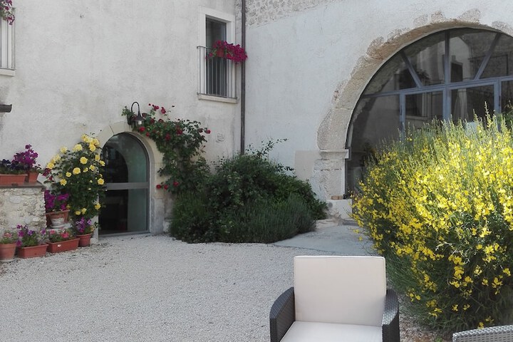 Hotel Exterior 102 of 114