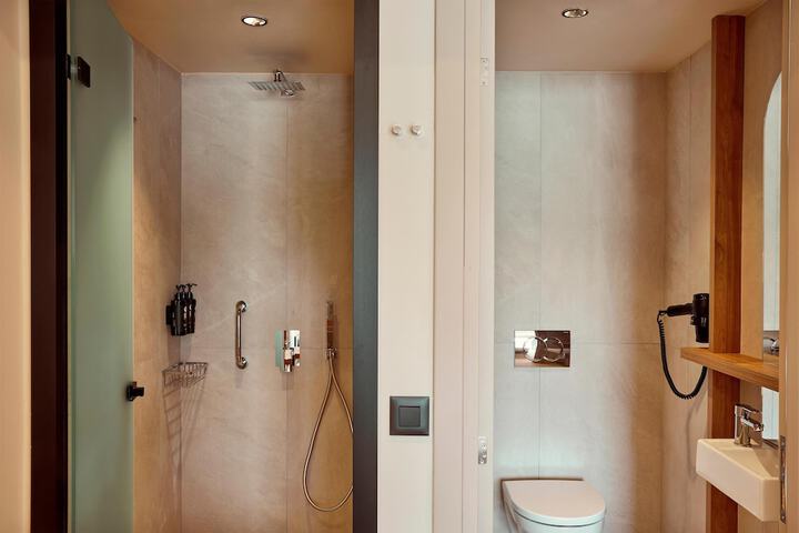 Room 133 of 183