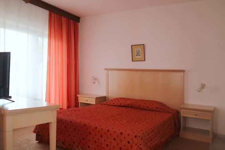 Room 11 of 52