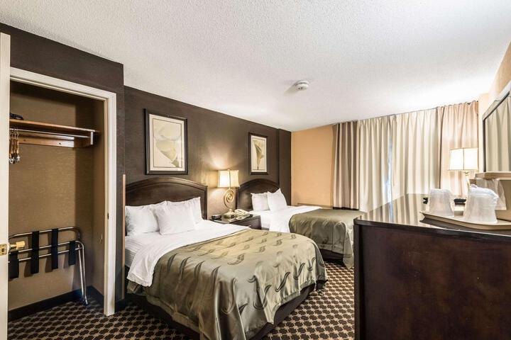 2 Double Beds (4 of 8)