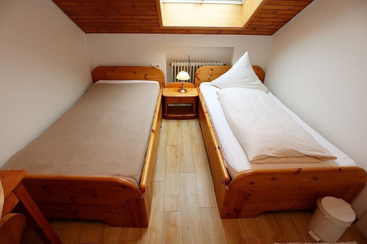 Room 42 of 95