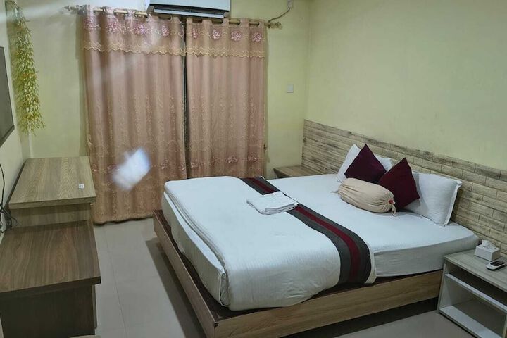 Room 4 of 15