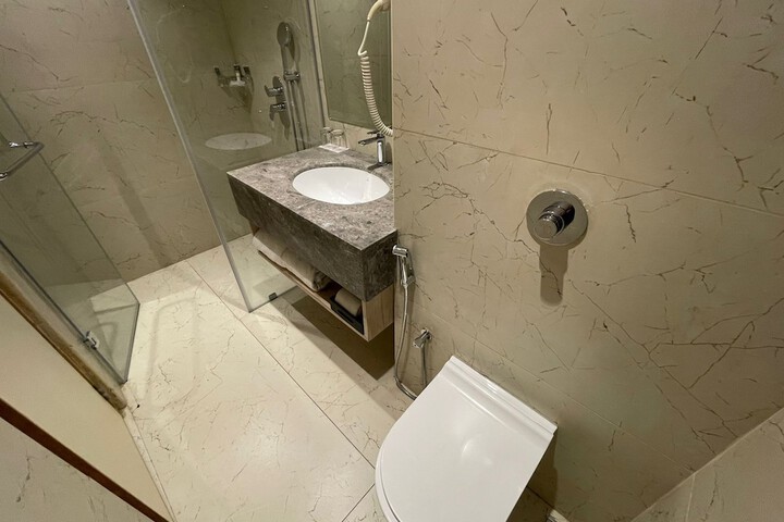 Room 9 of 20