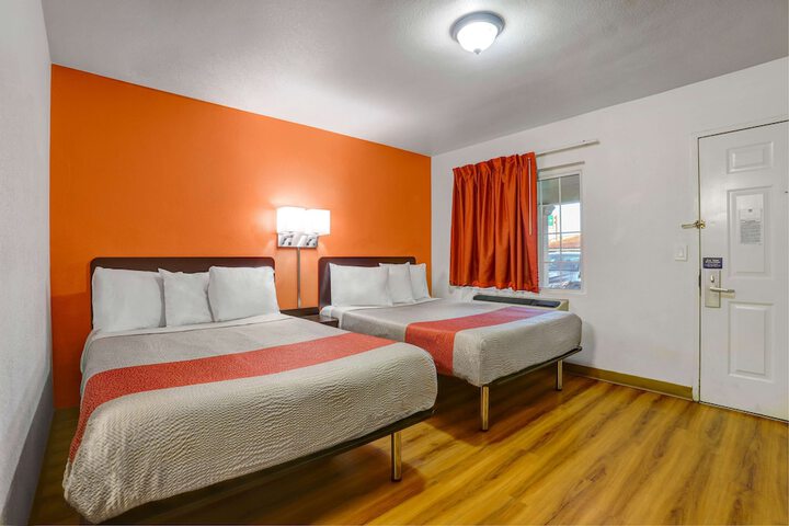 Deluxe Double Bed (14 of 14)