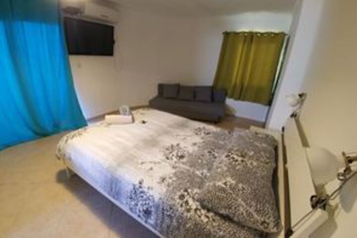 Room 18 of 32