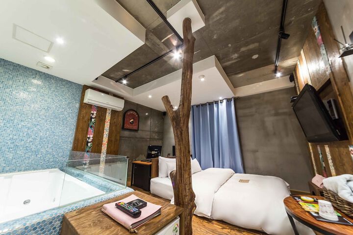 Room 12 of 95