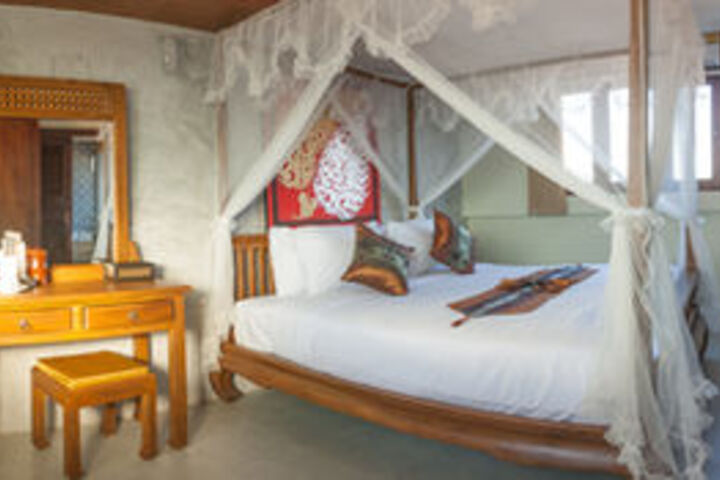 Room 6 of 18