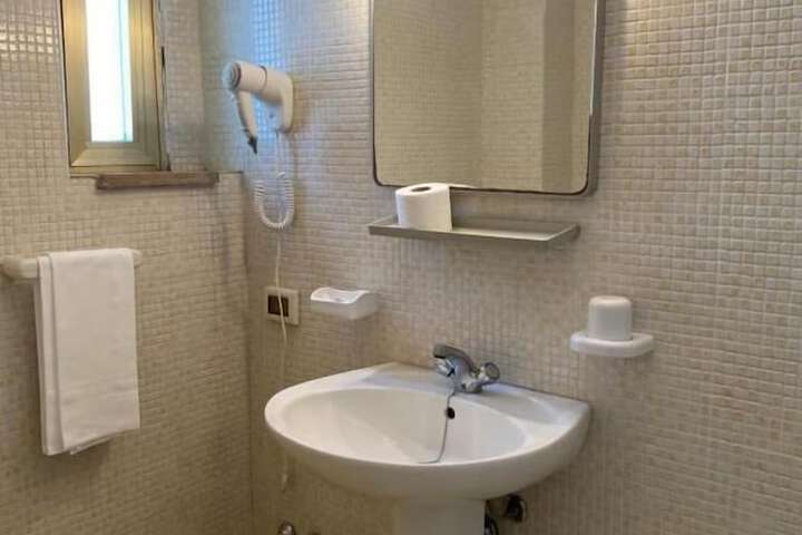 Room 12 of 15